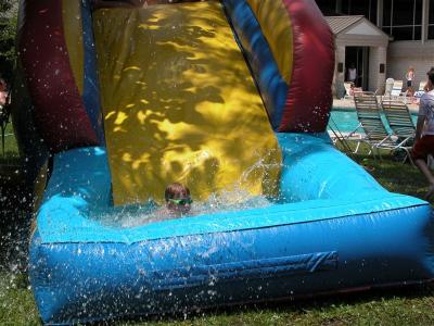 u48/marlene_p/medium/30944297.HRC_waterslide_July4_04_1055.jpg