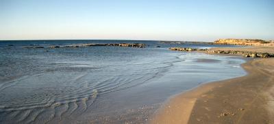 Caesarea aqueduct beach during twilight Dec 2004-1.jpg