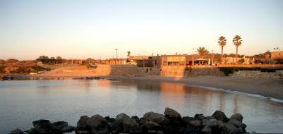 Caesarea harbour during twilight Dec 2004-3.jpg