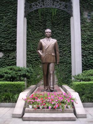 Zhou Enlai statue