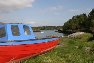 025_Boat_in_a_glengarrif_bay.jpg
