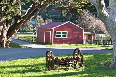 u48/philinnz/medium/30893884.redbarn800.jpg