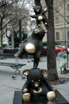 December 2004 - Statue Place St Sulpice 75006