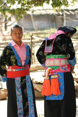 Hmong en costume de fte3