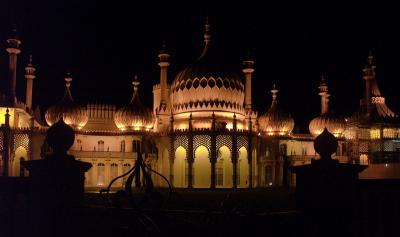 Brighton pavillion at night