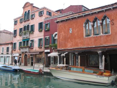 Venice-0005-HouseOnCanal.jpg