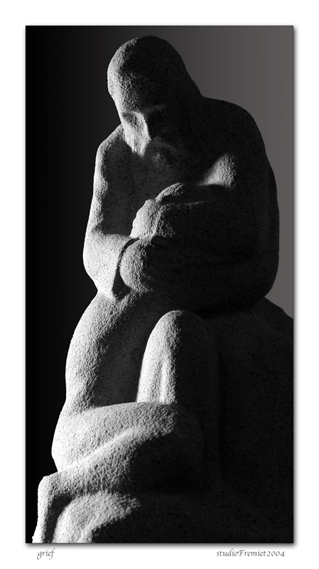 <b>grief</b><br><font size=1>Fremiet</font>