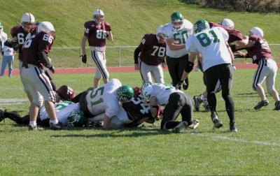 Josh Rebello, David Rossman & Jeff Strong stop the RB for a small gain