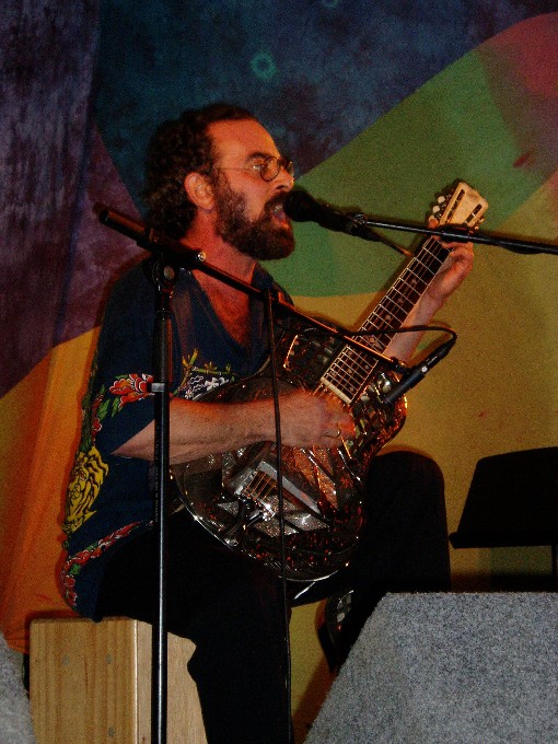 American anarchist Bob Brozman made sounds Ive never heard from a guitar