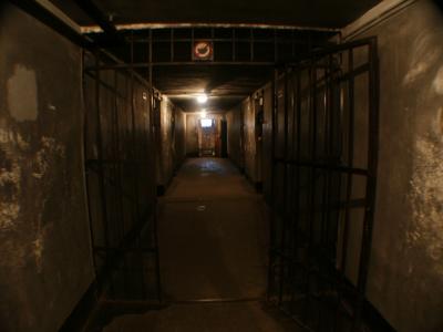 u48/volvoisaac/medium/31022157.auschhallgate.jpg