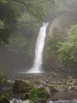 Joren no taki, site of many a love suicide