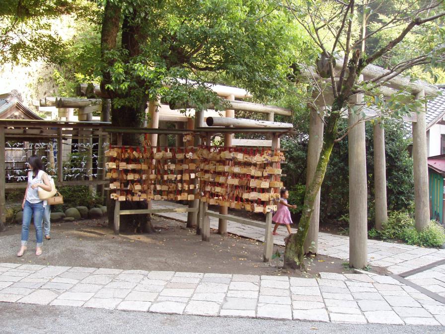 At Zeniarai Benzaiten, the money-washing shrine