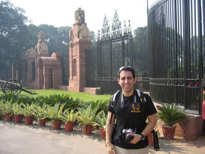 Me at the gate of Rashtrapati Bhawan