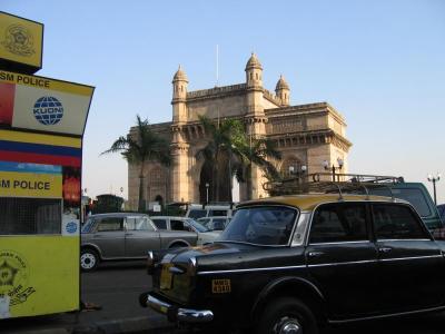 India Gate and Taxi
