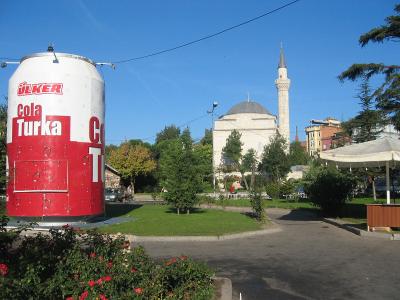 This cracked me up.  In the middle of Sultan Ahmet Square (Hippodrome)
in The Old Town.   But, cola IS big in Turkey...