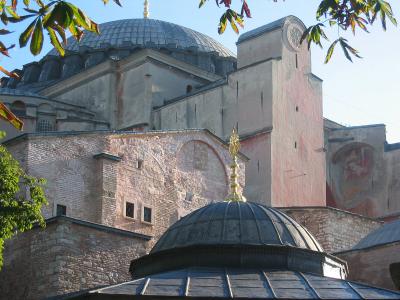 Used as a church for 916 years, it served for 481 years as a mosque after Istanbul was 
conquered and very needed restoration work was done.   Ataturk, founder of the Turkish Republic, 
had further restoration work done after 1934 and opened it as a museum the following year.