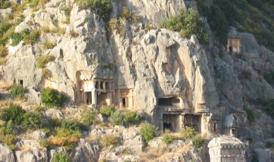 People here were especially prolific with these rock tombs and the
sarcophogus type (you can see one treasure-box style one here).
These are seen only in Lycian Turkey.