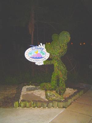 WildernessMickeyTopiary.jpg