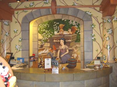DowntownSnowWhiteStatue.jpg