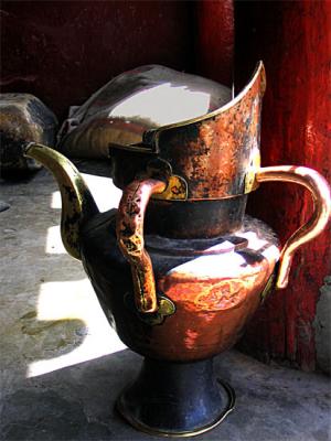 Tibetan tea urn