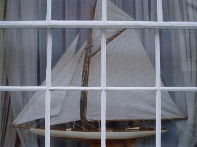 u49/ayobami/medium/36847278.BoatintheWindow.jpg