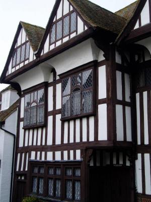 u49/ayobami/medium/36847302.TudorHouse.jpg