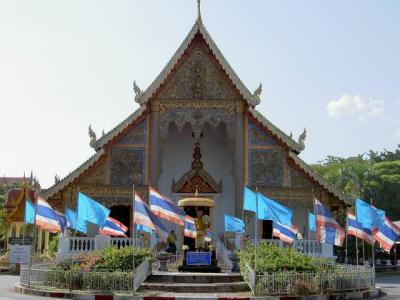 Thai & prayer's flag in front of Wat Phra Sihing