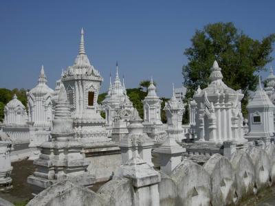 Cemetery at Wat Suan Dok