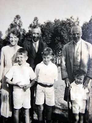 Bob with the Goldthorp family - Edna & Lawrence