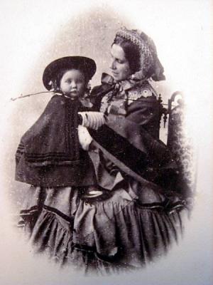 Mary Stevenson Lindsay and  Margaret Gemmill Lindsay (Sawers) her mother ?