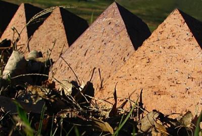 u49/ctfchallenge/medium/40973073.pyramids.jpg