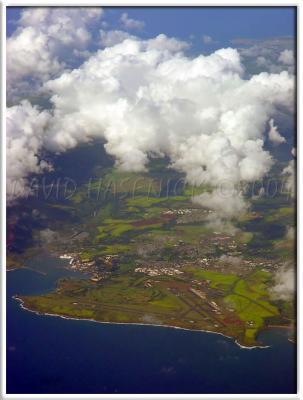 Lihue Airport. HEY! Aren't we a little high for an approach? Wait! Go back! Oh, we must go to Oahu first. :(