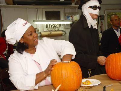 u49/dremeaux/medium/35916862.EGADHalloweenBBQ200427.jpg