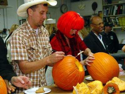 u49/dremeaux/medium/35916863.EGADHalloweenBBQ200428.jpg