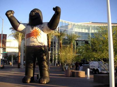 The Suns Gorilla has a King Kong complex