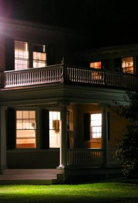u49/ellen_morgan/medium/36025216.PiercePorchNight.jpg