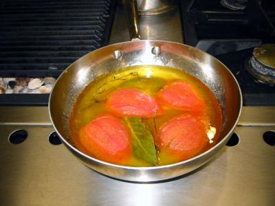 Demonstration: glazed tomatoes in oil