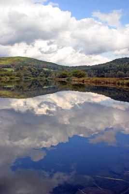 u49/fischerfoto/medium/35835278.deweys_pond_near_quechee_vt_2003_IMG_0783.jpg
