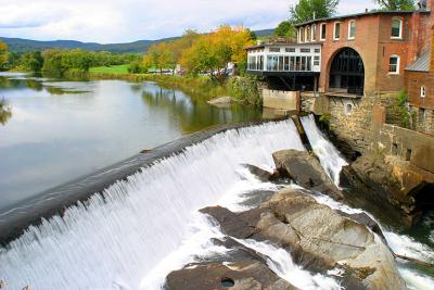 u49/fischerfoto/medium/35951269.quechee_mill_vt_2003_IMG_0824.jpg