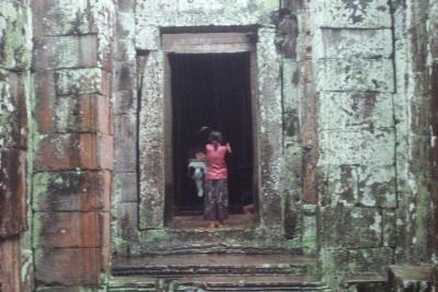 u49/ghislain3/medium/36146997.bCambodiaAngkorAug2003095.jpg
