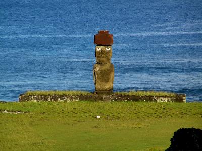 The hat and eyes were later developments in moai construction