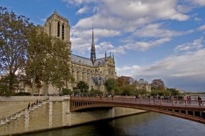 Notre Dame sideview1.jpg