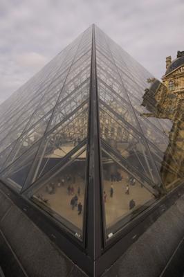 Pyramid_Louvre.jpg