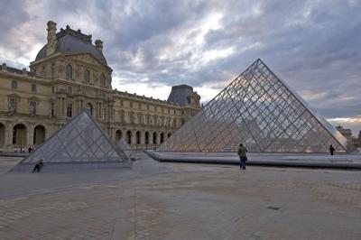 The Louvre at dusk1.jpg