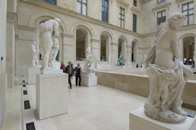 Inside the Louvre2.jpg