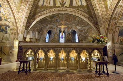 Basilica of St. Francis inside.jpg