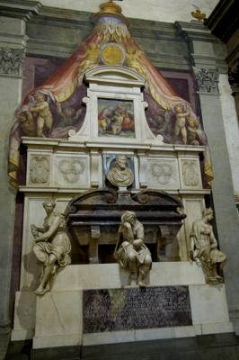 Tomb of Michelangelo Santa Croce.jpg