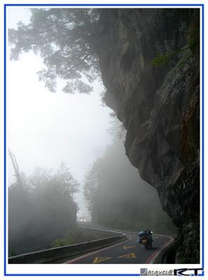 Often misty scenic highway
After a heavy rain or a typhoon, be aware of the falling rocks!!!