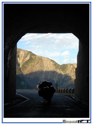Guanshan Tunnel (@ height of 2722m), the highest spot of this highway