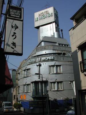 wacky hotel architecture, Asakusa